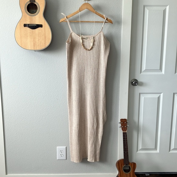 Oatmeal ribbed sleeveless maxi dress - Picture 2 of 5